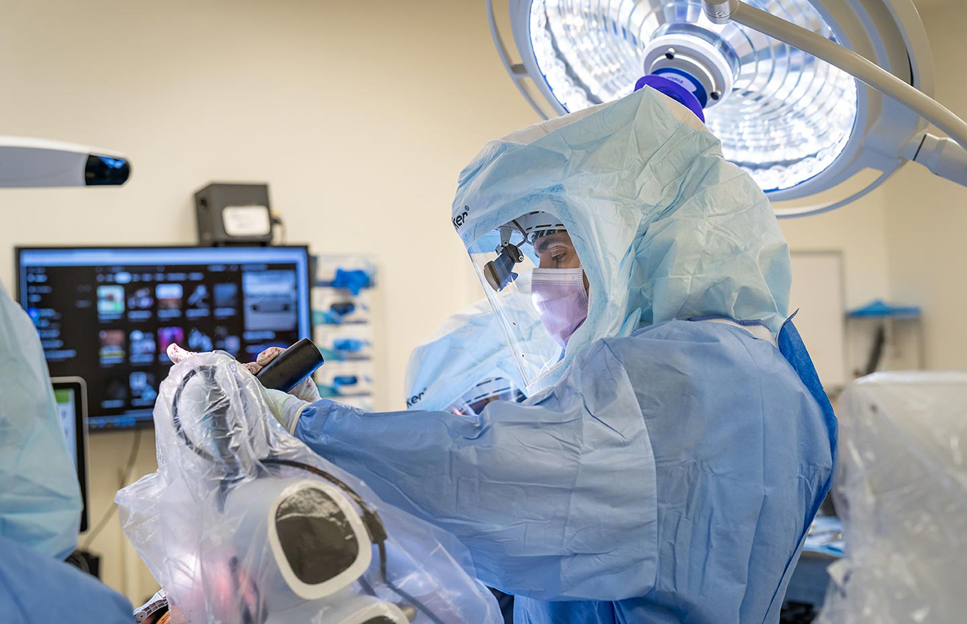 Surgeon Wayne Moschetti using a new robotic-assisted surgical tool manufactured by VELYS during a knee joint replacement surgery.