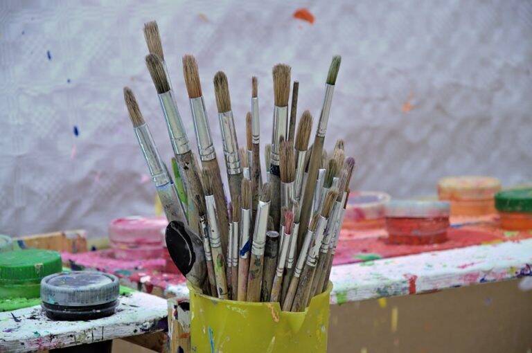 Paint and paint brushes