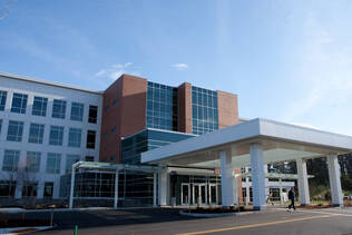 Entrance at Dartmouth Hitchcock Clinics Nashua